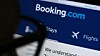 Booking.com-webbsida med alternativ för boenden och flyg på blå bakgrund.