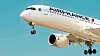 Ett Air France-flygplan ses under inflygning mot en klar blå himmel.